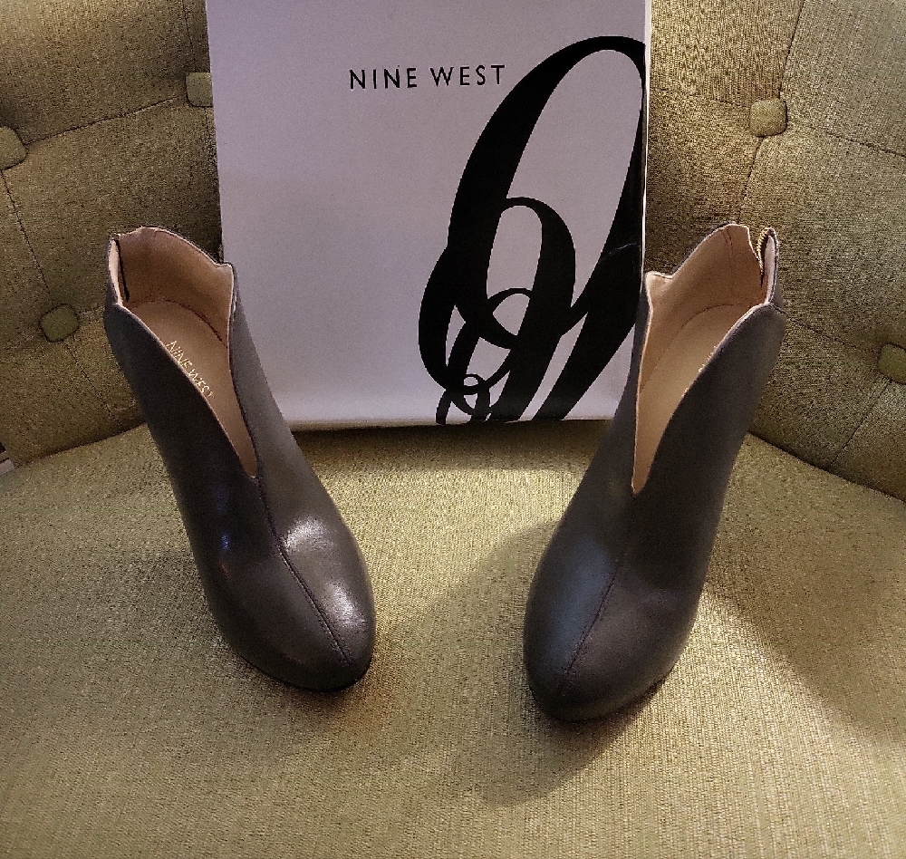 Nine West Women's Olive Green Ankle Boots